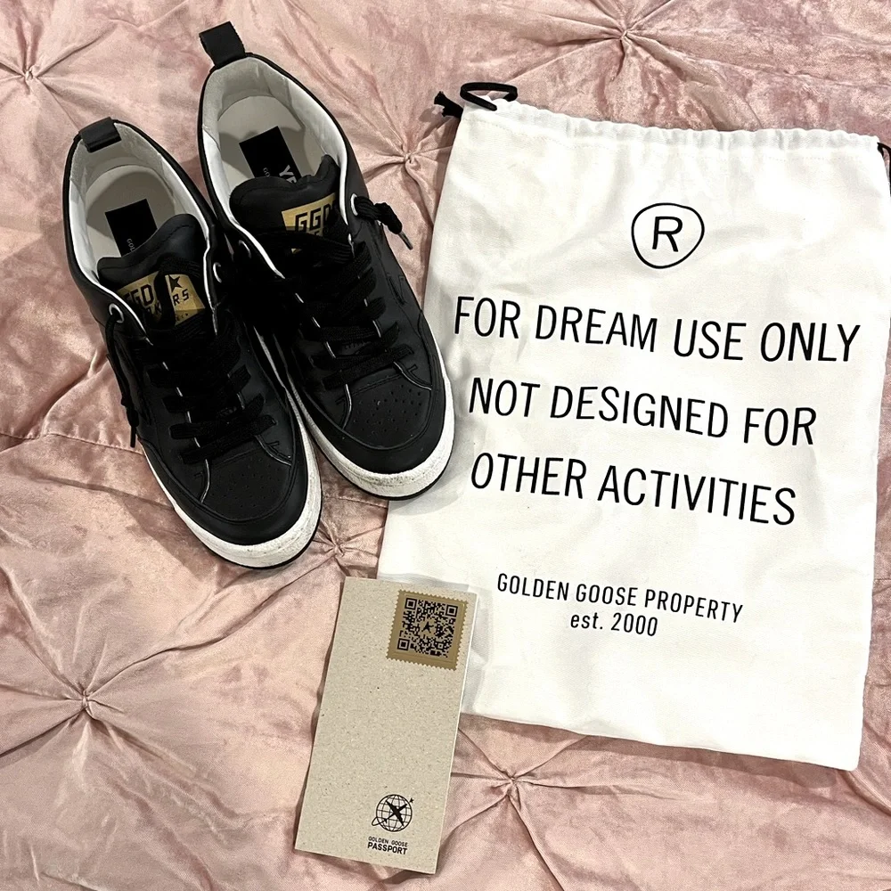 Golden Goose black leather Yeah Sneakers. - Picture 1 of 10